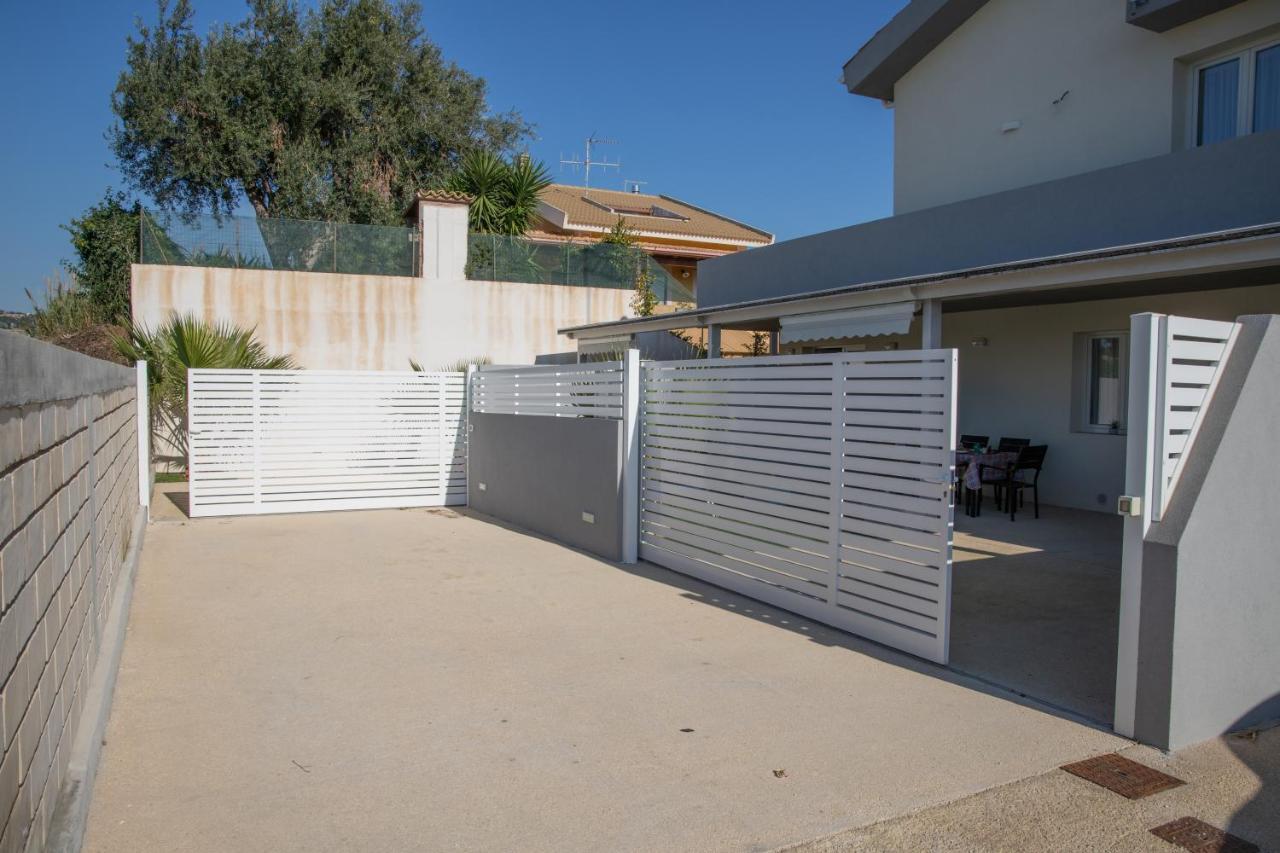 Casa Malaga Appartement Marina di Ragusa Buitenkant foto